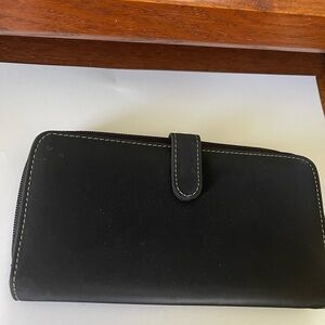 New no tag Linda Dano nylon wallet, lots of credit card slots and other storage